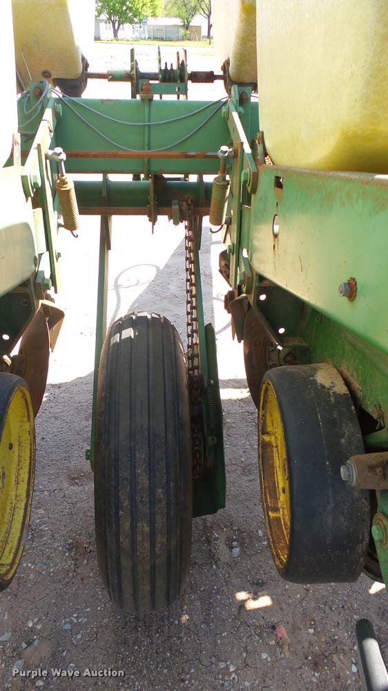 image for item DA0472 John Deere 7000 planter