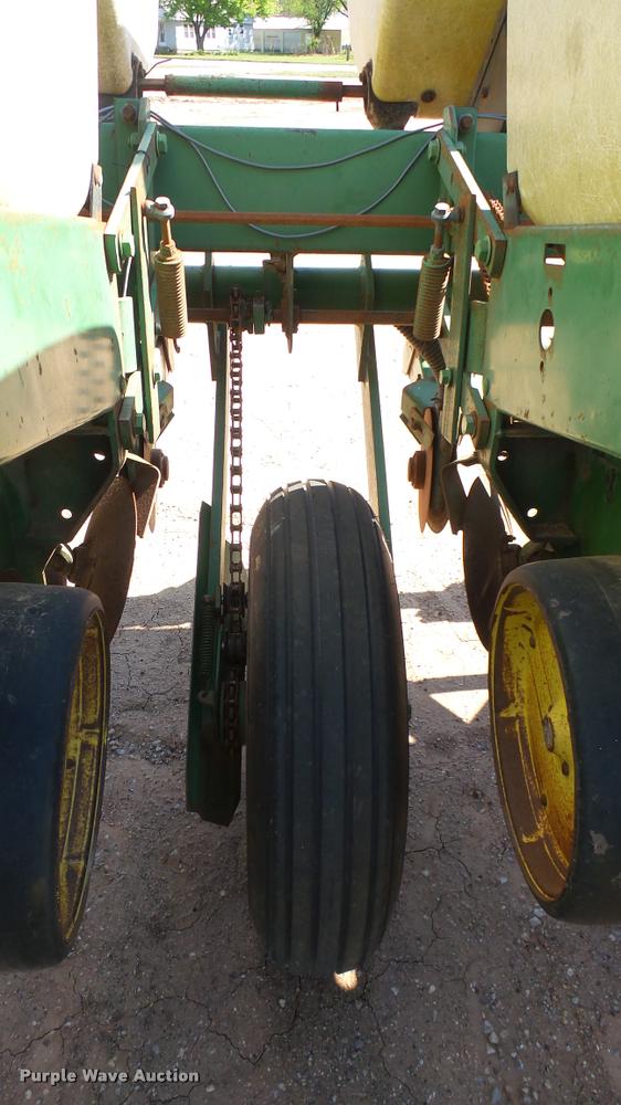 image for item DA0472 John Deere 7000 planter
