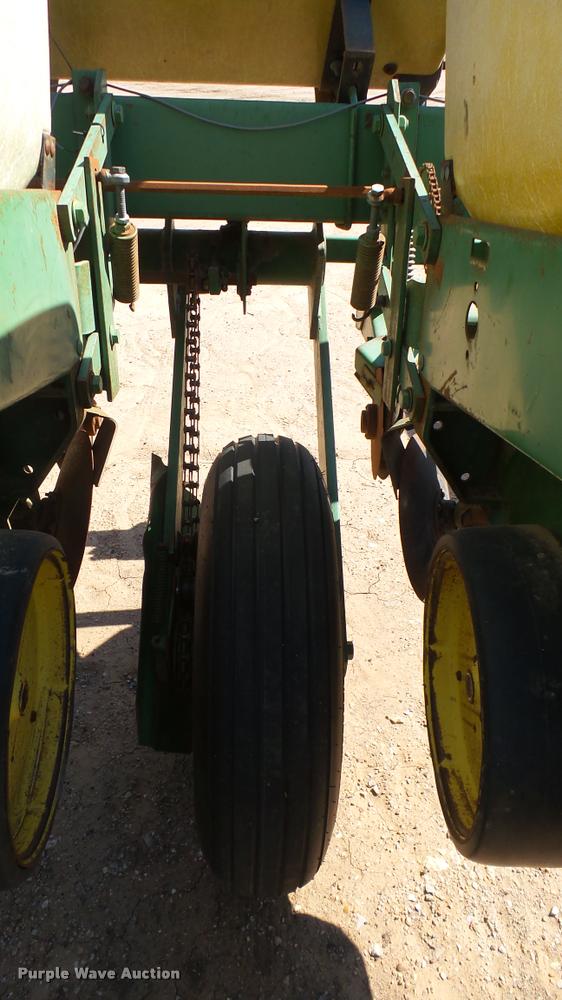 image for item DA0472 John Deere 7000 planter