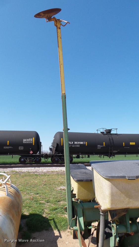 image for item DA0472 John Deere 7000 planter