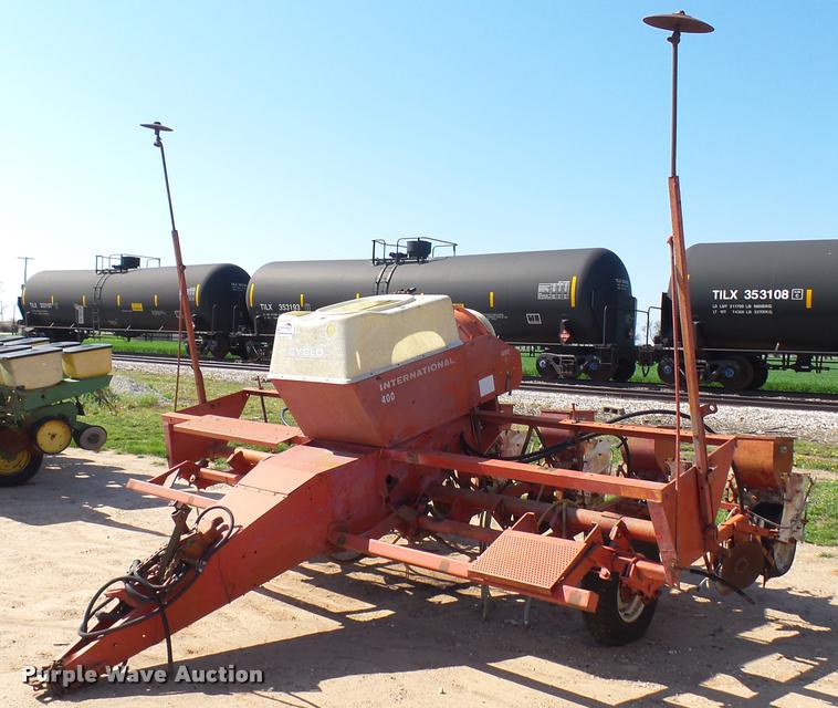 image for item DA0473 International 400 planter