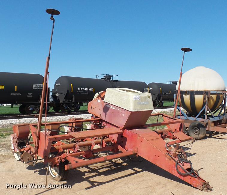 image for item DA0473 International 400 planter