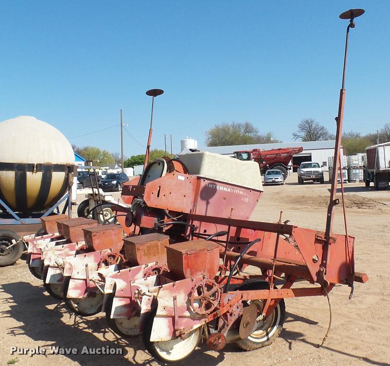 image for item DA0473 International 400 planter