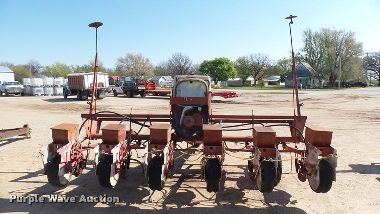 image for item DA0473 International 400 planter