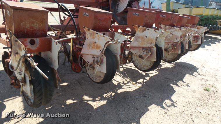 image for item DA0473 International 400 planter