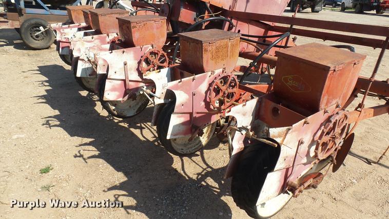 image for item DA0473 International 400 planter