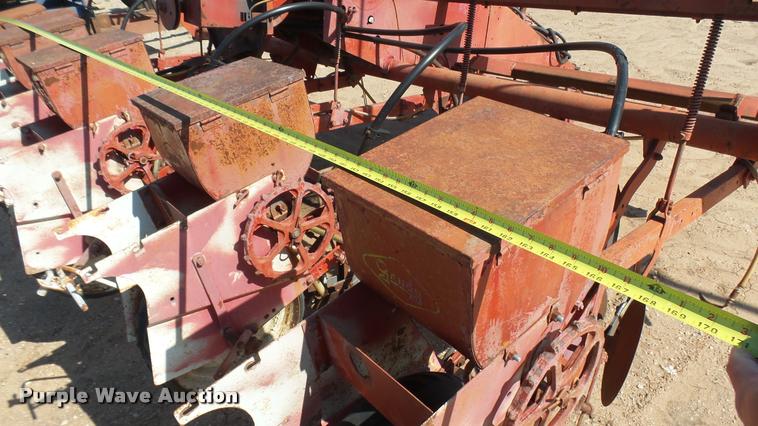 image for item DA0473 International 400 planter