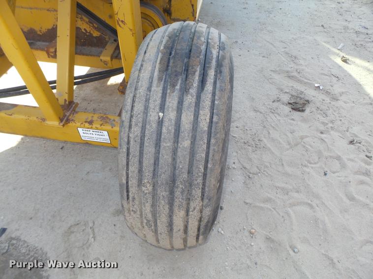 image for item DA0644 HayBuster 2544 bale grinder