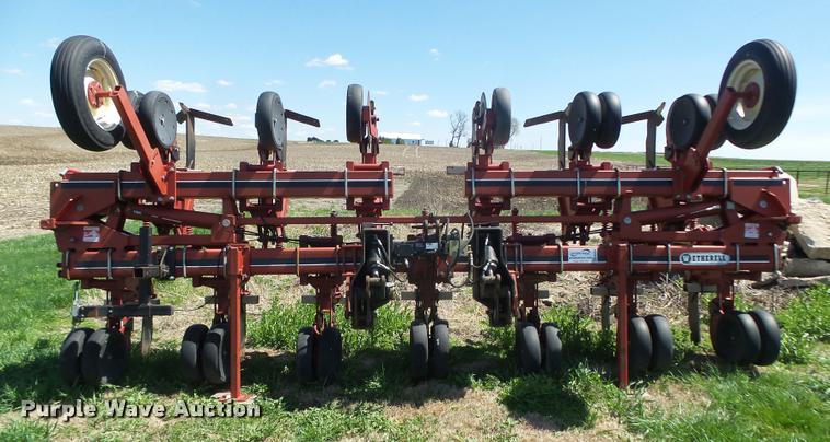 image for item DA0658 Wetherell 2700 row crop cultivator