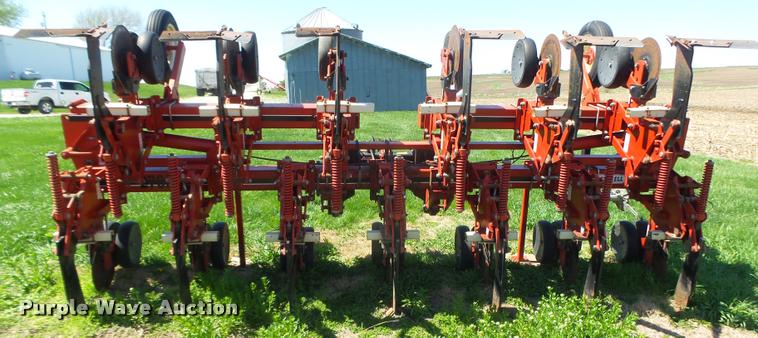 image for item DA0658 Wetherell 2700 row crop cultivator