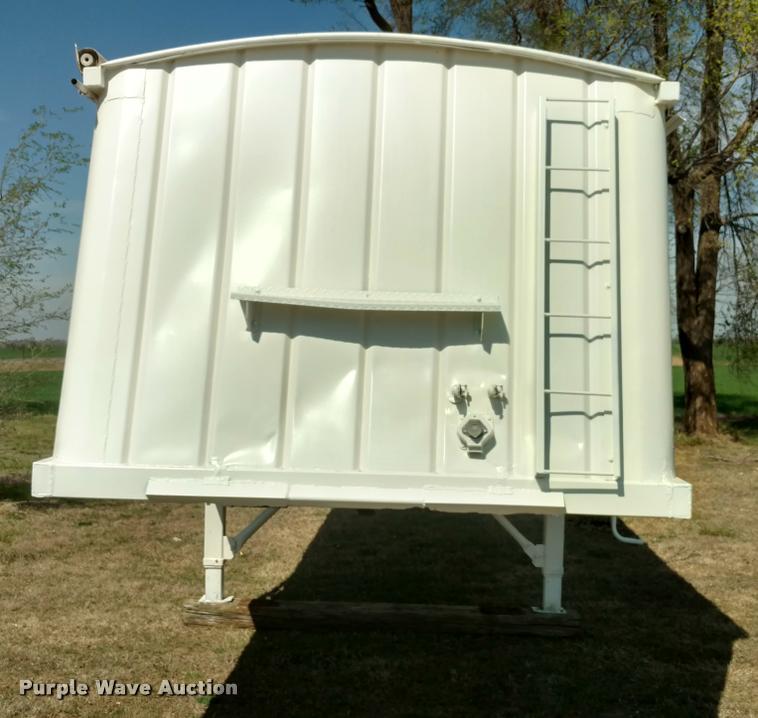 image for item DA5530 1987 Brenner double hopper grain trailer