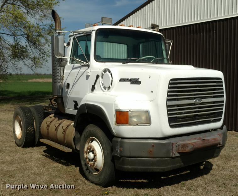 image for item DA5531 1995 Ford LA9000 Aero Max 106 semi truck
