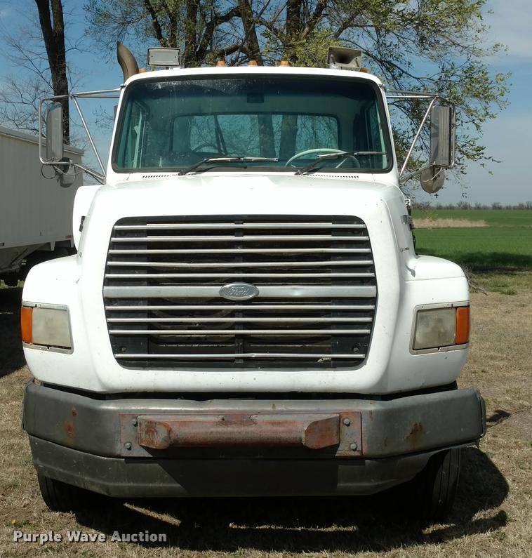 image for item DA5531 1995 Ford LA9000 Aero Max 106 semi truck