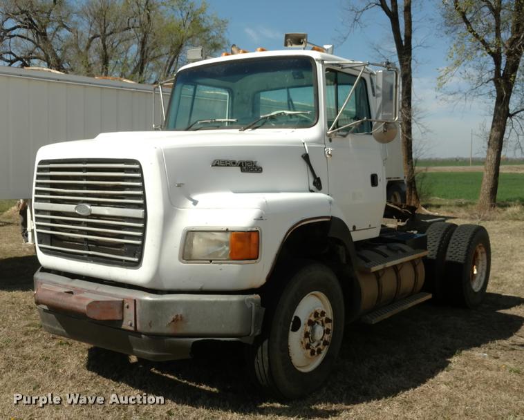image for item DA5531 1995 Ford LA9000 Aero Max 106 semi truck