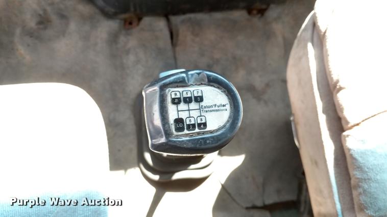 image for item DA5531 1995 Ford LA9000 Aero Max 106 semi truck
