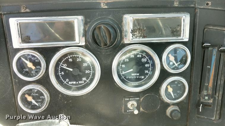 image for item DA5531 1995 Ford LA9000 Aero Max 106 semi truck