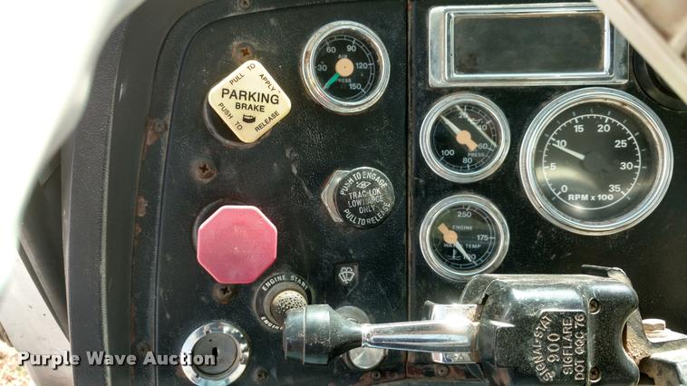 image for item DA5531 1995 Ford LA9000 Aero Max 106 semi truck