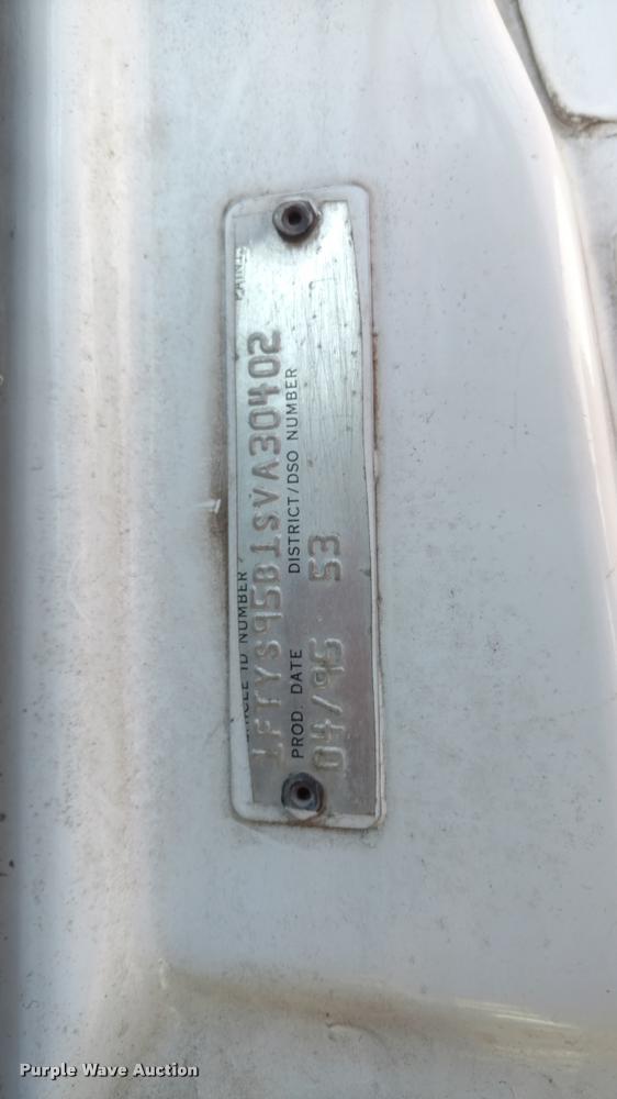 image for item DA5531 1995 Ford LA9000 Aero Max 106 semi truck