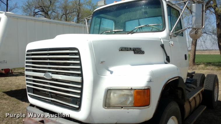 image for item DA5531 1995 Ford LA9000 Aero Max 106 semi truck