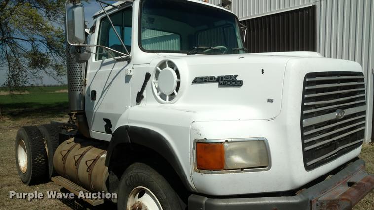 image for item DA5531 1995 Ford LA9000 Aero Max 106 semi truck
