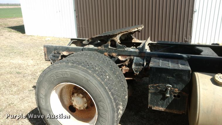 image for item DA5531 1995 Ford LA9000 Aero Max 106 semi truck