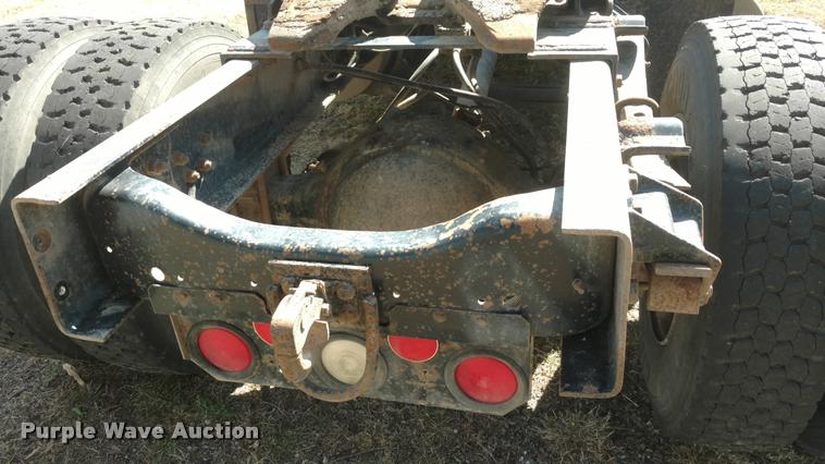 image for item DA5531 1995 Ford LA9000 Aero Max 106 semi truck