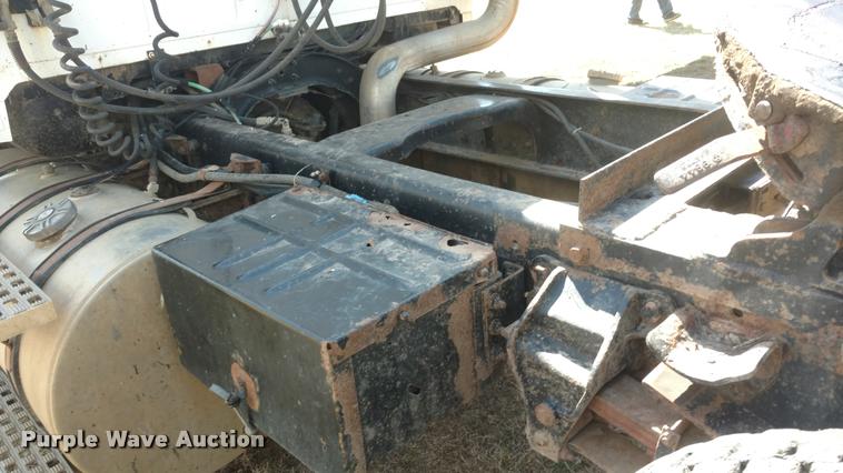image for item DA5531 1995 Ford LA9000 Aero Max 106 semi truck