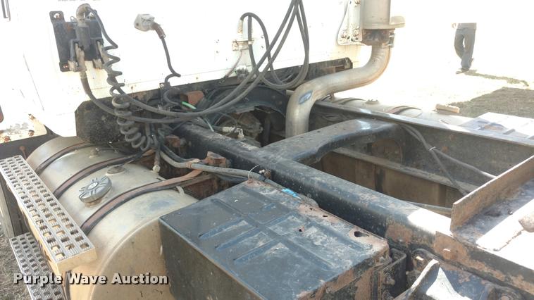 image for item DA5531 1995 Ford LA9000 Aero Max 106 semi truck