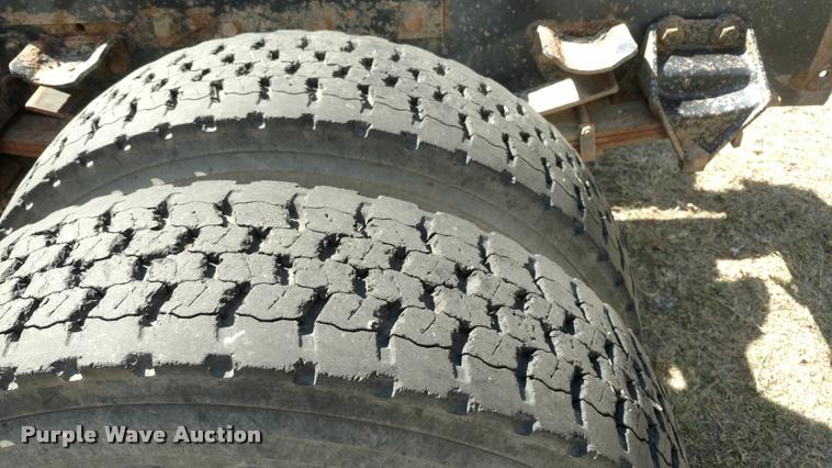 image for item DA5531 1995 Ford LA9000 Aero Max 106 semi truck