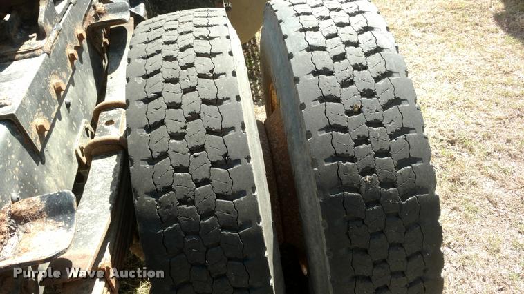 image for item DA5531 1995 Ford LA9000 Aero Max 106 semi truck