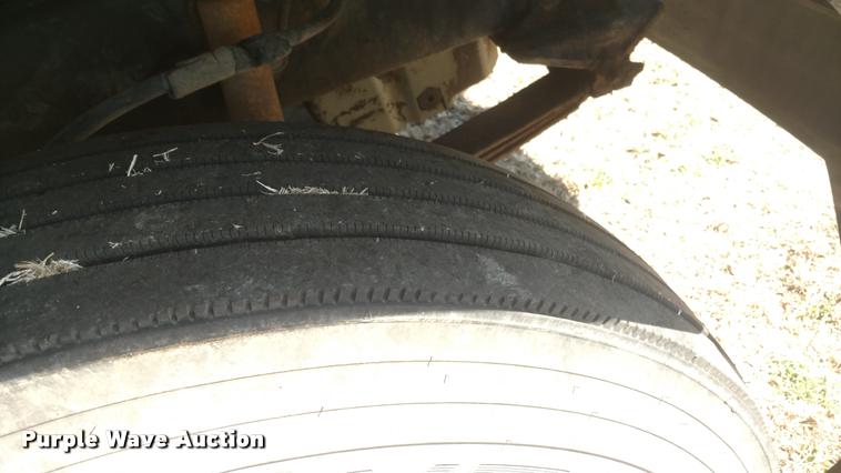 image for item DA5531 1995 Ford LA9000 Aero Max 106 semi truck
