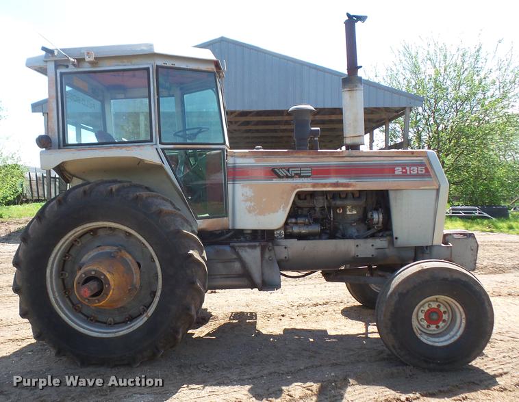 image for item DA8109 1982 White 2-135 tractor