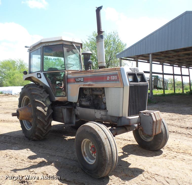 image for item DA8109 1982 White 2-135 tractor