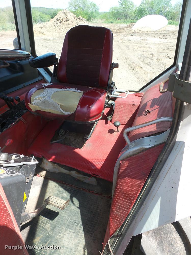 image for item DA8109 1982 White 2-135 tractor