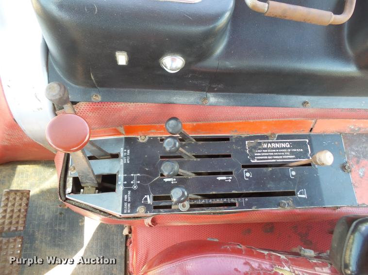 image for item DA8109 1982 White 2-135 tractor