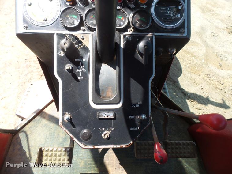 image for item DA8109 1982 White 2-135 tractor