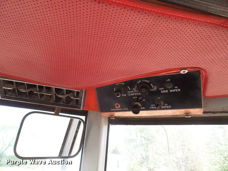 image for item DA8109 1982 White 2-135 tractor