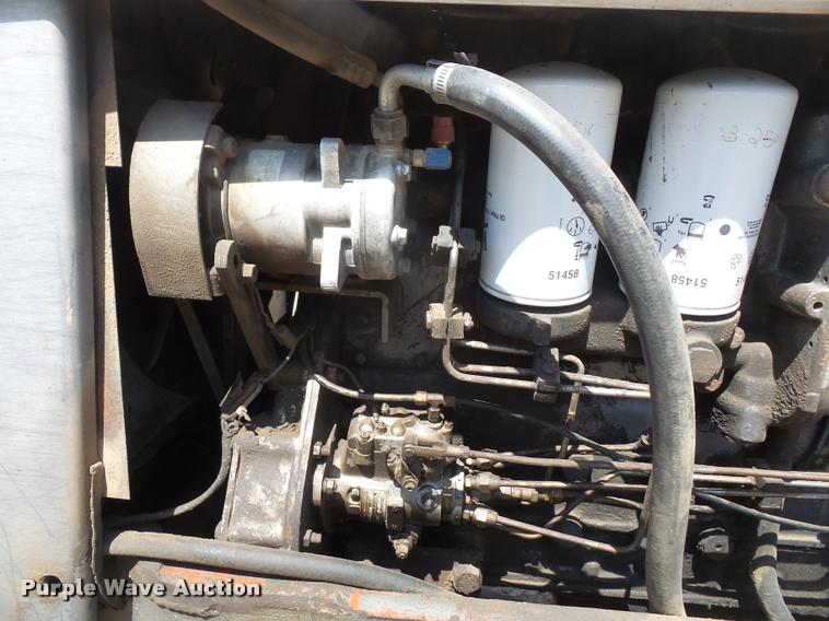 image for item DA8109 1982 White 2-135 tractor