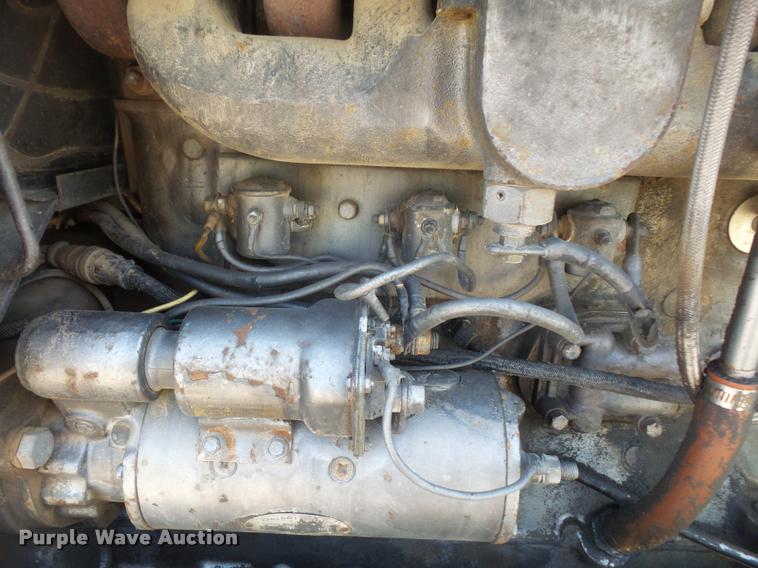 image for item DA8109 1982 White 2-135 tractor