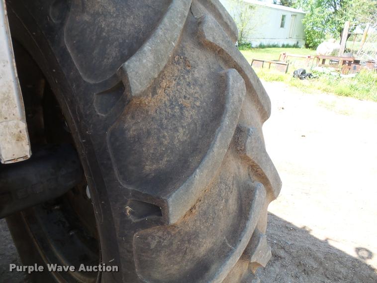 image for item DA8109 1982 White 2-135 tractor