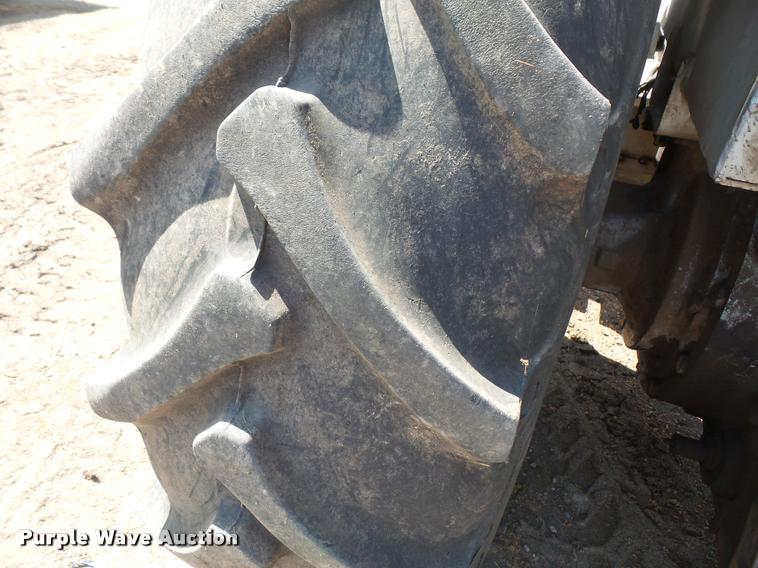 image for item DA8109 1982 White 2-135 tractor