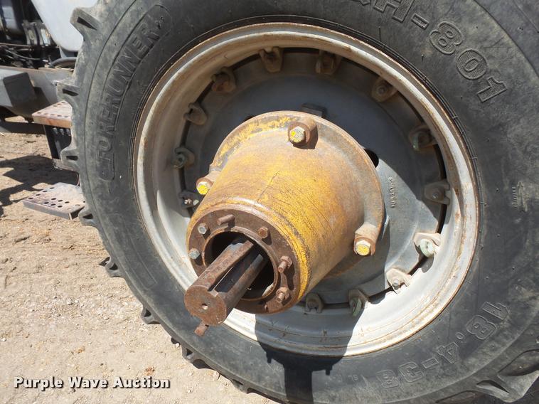 image for item DA8109 1982 White 2-135 tractor