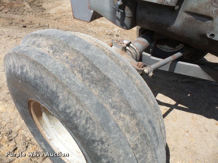 image for item DA8109 1982 White 2-135 tractor