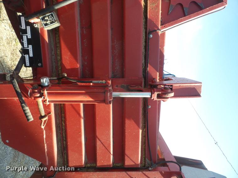 image for item DA8116 1999 Case IH 8575 square baler