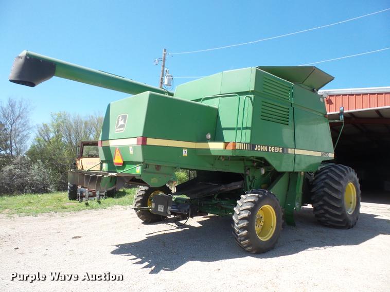 image for item DA8117 1989 John Deere 9600 combine