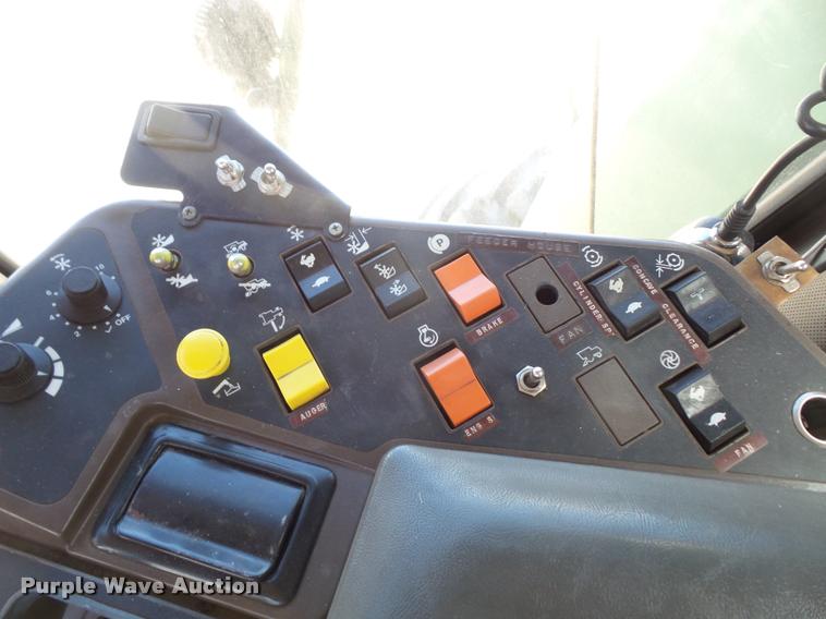 image for item DA8117 1989 John Deere 9600 combine