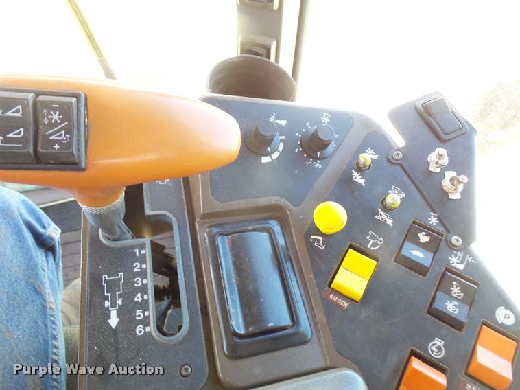 image for item DA8117 1989 John Deere 9600 combine