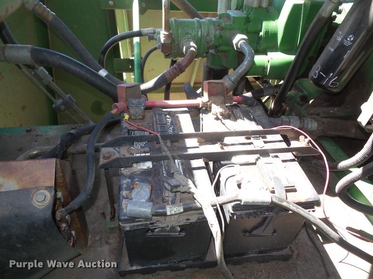 image for item DA8117 1989 John Deere 9600 combine