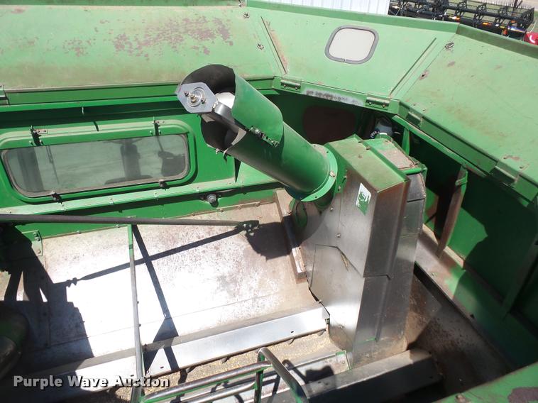 image for item DA8117 1989 John Deere 9600 combine