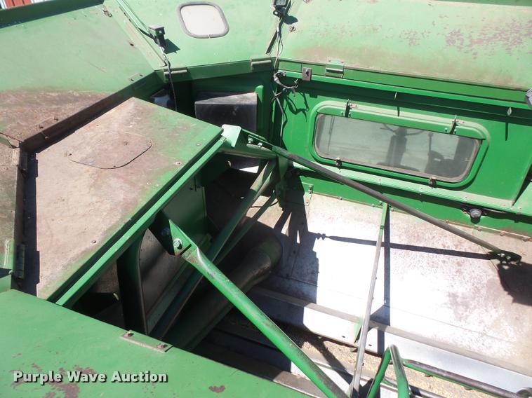 image for item DA8117 1989 John Deere 9600 combine